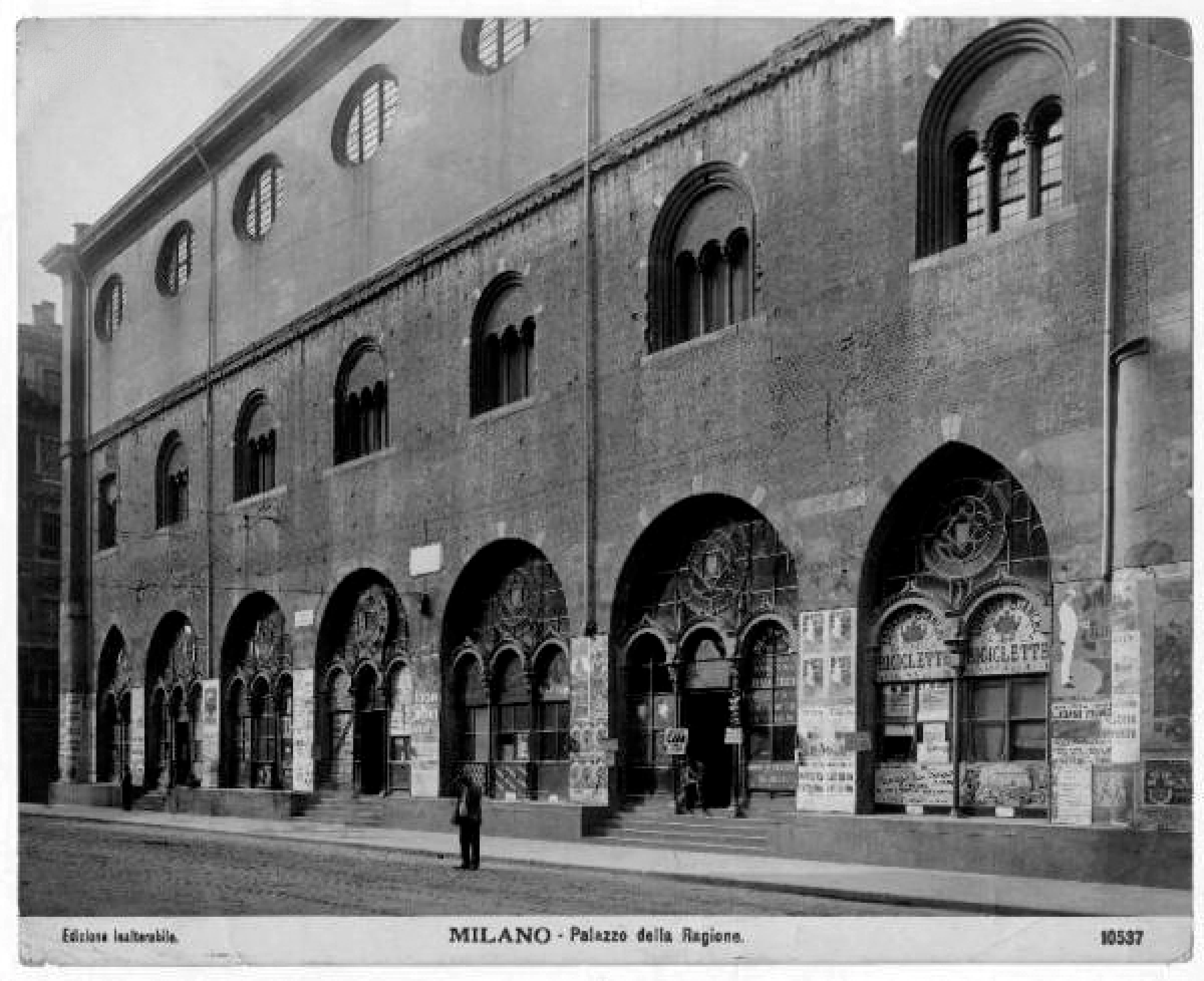 Bianchi Factory at the Piazza dei Mercanti in Milan