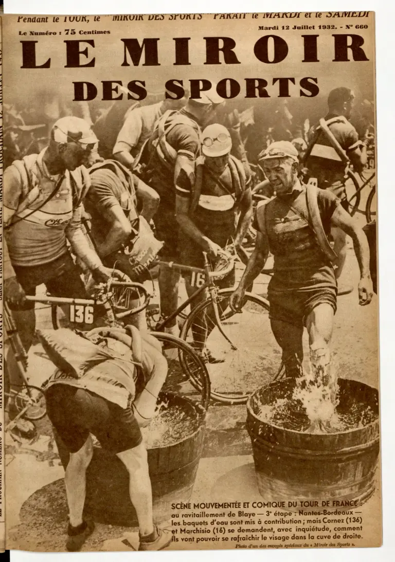 Le Miroir des Sports 12 July 1932 Cover — The Water Tubs at Blaye — page 1 of 1
