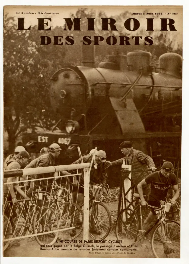 Le Miroir des Sports 5 June 1934 Cover — Paris-Belfort Halted at a Level Crossing — page 1 of 1