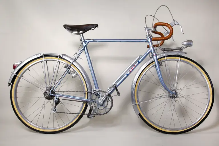 Drive-side profile of a 1948 Cycle de France concours randonneuse in pale metallic blue, with hammered Lefol fenders, a lugged alloy front rack, an alloy headlamp and 650B wheels