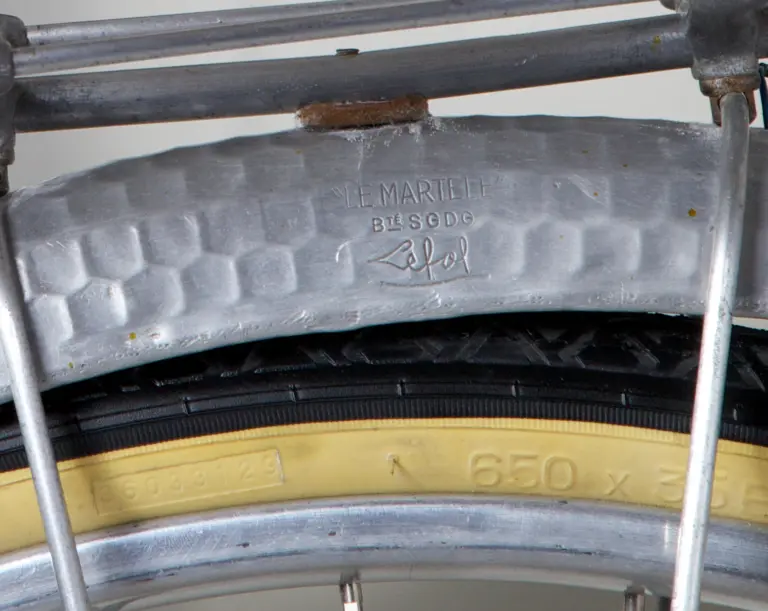 LE MARTELÉ Bté SGDG Lefol stamp on the hammered alloy fender of the 1948 Cycle de France randonneuse, above a tire sidewall reading 650 x 35 B