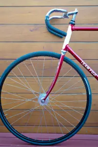 Front wheel and track handlebar of the Team Fuji, with the Michelin Pro Race tire and the large-flange front hub