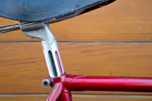 SR Laprade seatpost with painted flute cutouts under the Palace leather saddle of the Team Fuji