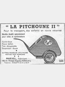Marvel advertisement from L'Officiel du cycle, 14 June 1952, page 22: a drawing of a hooded single-wheel child trailer for bicycles in three-quarter view, its rounded shell finely hatched, with an oval side window, a window in the sloping front, a mudguarded spoked wheel and a long curved towing arm reaching forward to its hitch.
