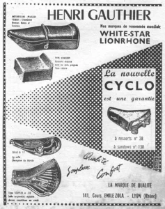 Henri Gauthier advertisement from L'Officiel du cycle, 30 March 1957, page 24: four saddles are drawn down the left side of a box framed by a dotted border: a long padded motorcycle saddle with a strap, a square foam cushion seat, the G 17 racing saddle with an oval maker's plate on its top and a sprung Souplex saddle on a fan of coil springs.