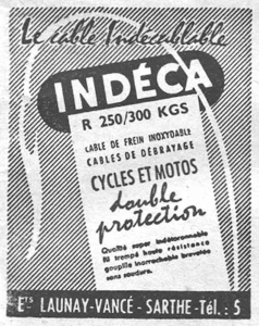 Indéca advertisement from L'Officiel du cycle, 19 January 1957, page 21: a brake cable loops in a broad white curve over a ground of fine diagonal ruling, with the INDÉCA name reversed out of a black rounded panel and a tilted light card below it carrying the product text.