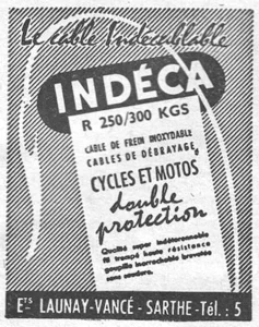 Indéca advertisement from L'Officiel du cycle, 6 July 1957, page 30: a brake cable loops in a broad white curve over a ground of fine diagonal ruling, with the INDÉCA name reversed out of a black rounded panel and a tilted light card below it carrying the product text.