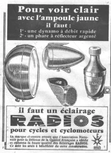 Radios advertisement from L'Officiel du cycle, 19 January 1957: a drawing of four lighting parts: a large round headlamp seen from the side with its glass rim at the right, a bullet-shaped headlamp with a visor and a mounting lug, a wedge-shaped rear lamp with a studded lens and a bottle dynamo with a knurled cap, a RADIOS label and a clamp bracket.