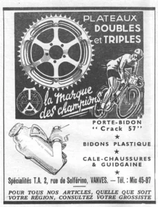 Spécialités TA advertisement from L'Officiel du cycle, 30 March 1957: a large five-arm chainring and a racing cyclist carrying two bottles on his handlebars are drawn in white on a black panel above a bottle in its handlebar cage, with the T.A.