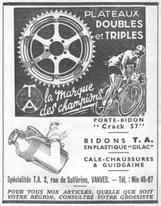 Spécialités TA advertisement from L'Officiel du cycle, 8 June 1957, page 20: a large five-arm chainring and a racing cyclist carrying two bottles on his handlebars are drawn in white on a black panel above a bottle in its handlebar cage, with the T.A.