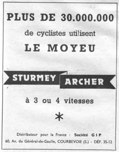 Sturmey-Archer advertisement from L'Officiel du cycle, 23 November 1957, page 32: a ruled box of lettering alone, with no picture, its centerpiece two overlapping black ribbon banners with notched ends that carry the Sturmey Archer name reversed out in white.