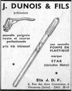 Dunois advertisement from L'Officiel du cycle, 31 August-7 September 1959, page 8: a line drawing of a long plastic tire pump, its ribbed handle at the top right and its barrel marked with a star and the name Star, runs diagonally across a ruled box; at the upper left is a drawing of a brake lever with its handlebar clamp.