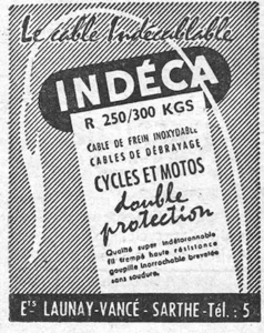 Indéca advertisement from L'Officiel du cycle, 3-17 August 1959, page 26: a brake cable loops in a broad light curve over a ground of fine diagonal ruling, with the INDÉCA name reversed out of a black rounded panel and a tilted light card below it carrying the product text.
