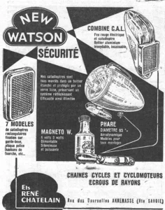 New Watson advertisement from L'Officiel du cycle, 3-17 August 1959, page 20: Drawings of the New Watson range set against black and white wedges: a rectangular reflector at the left, a combined rear lamp and reflector at the upper right, a streamlined headlamp at the center with its cable running down to a bottle-type dynamo, and a short length of chain at the foot.