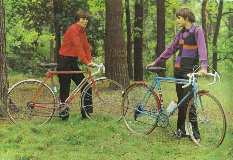 Dawes Catalog of about 1972 — Get Your Pleasure out of Dawes: Chevron, Galaxy, Celeste, Star Celeste, Double Five, Flambeau, the Kingpins, Newpin, Zipper and Kingpin 18 — page 4 of 8